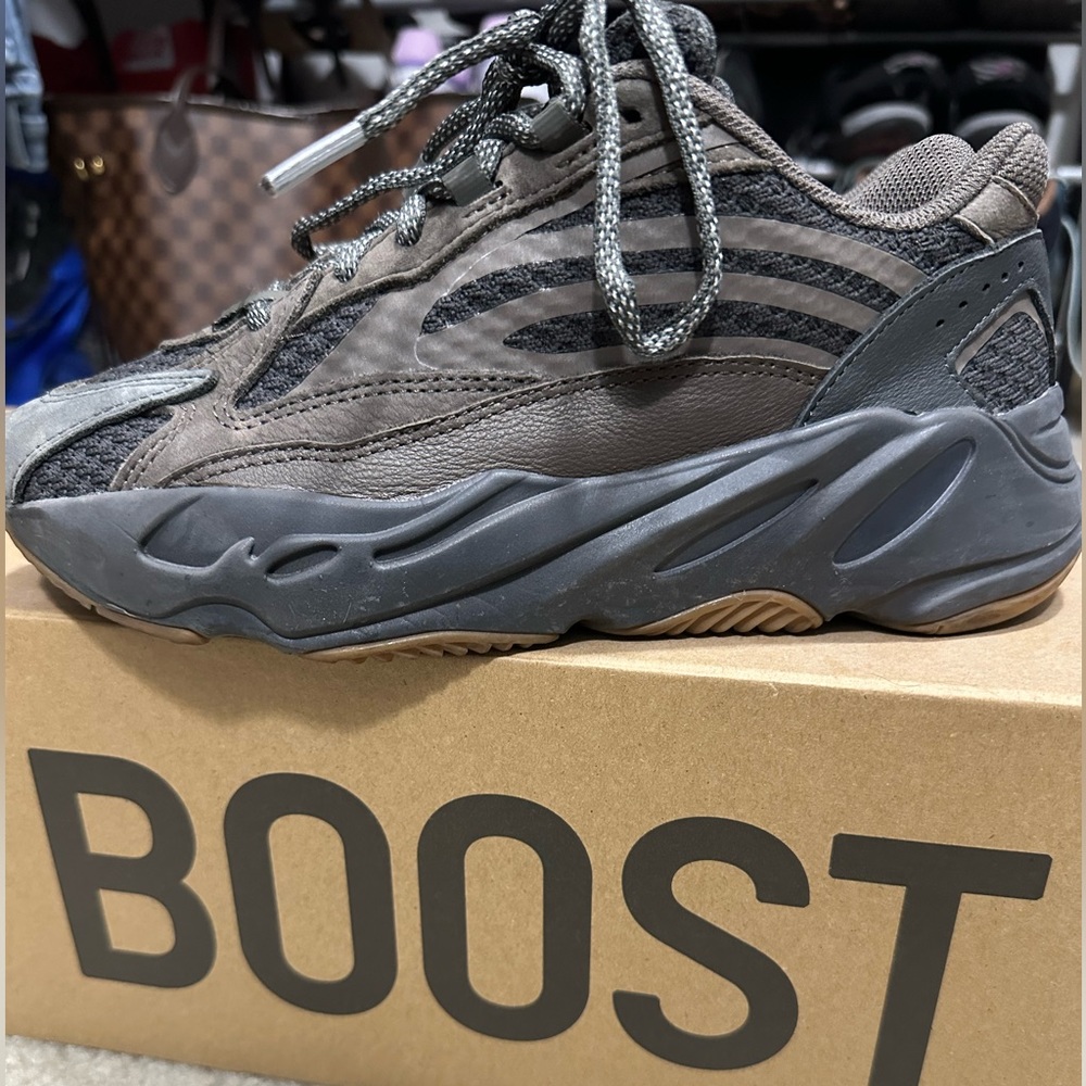 Yeezy boost 700